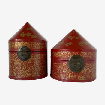 Meeting of two old Chinese boxes in red lacquered cardboard and golden decoration