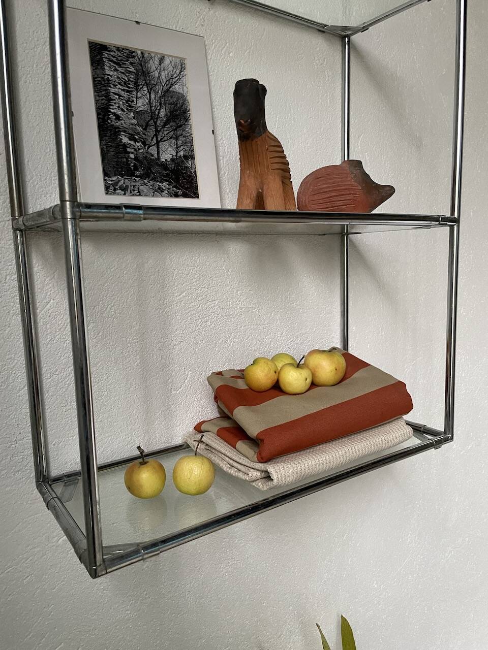 Abstracta Poul Cadovious wall shelf