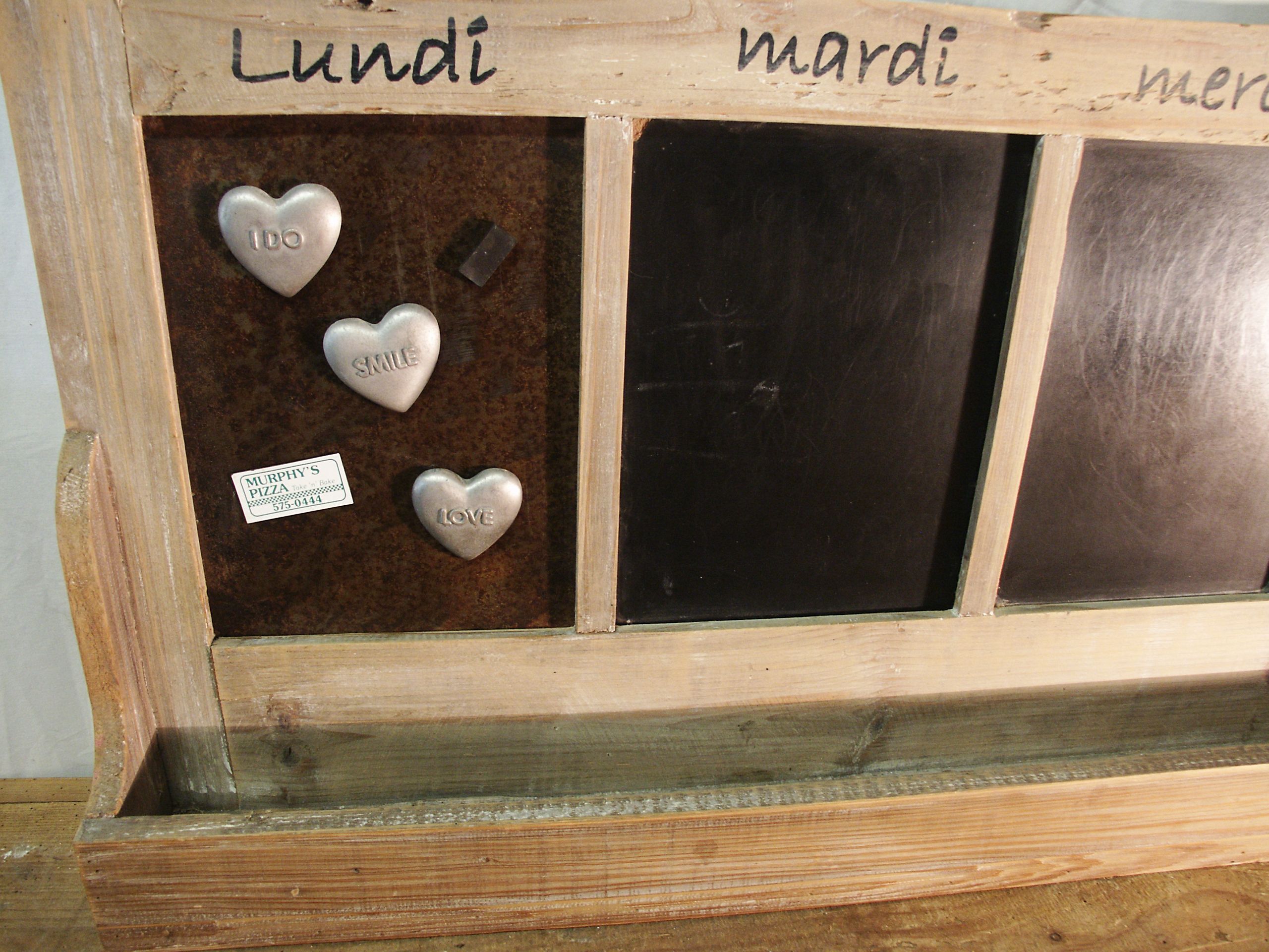 Semainier with shelf or storage