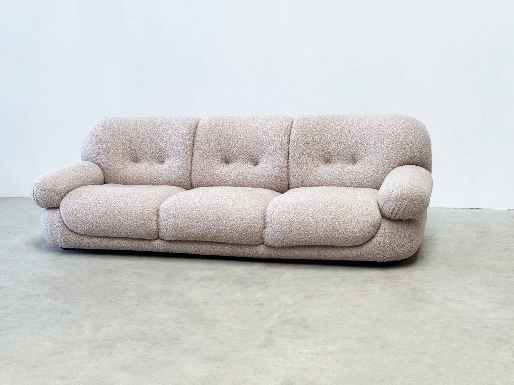 Sapporo sofa by Mobil Girgi