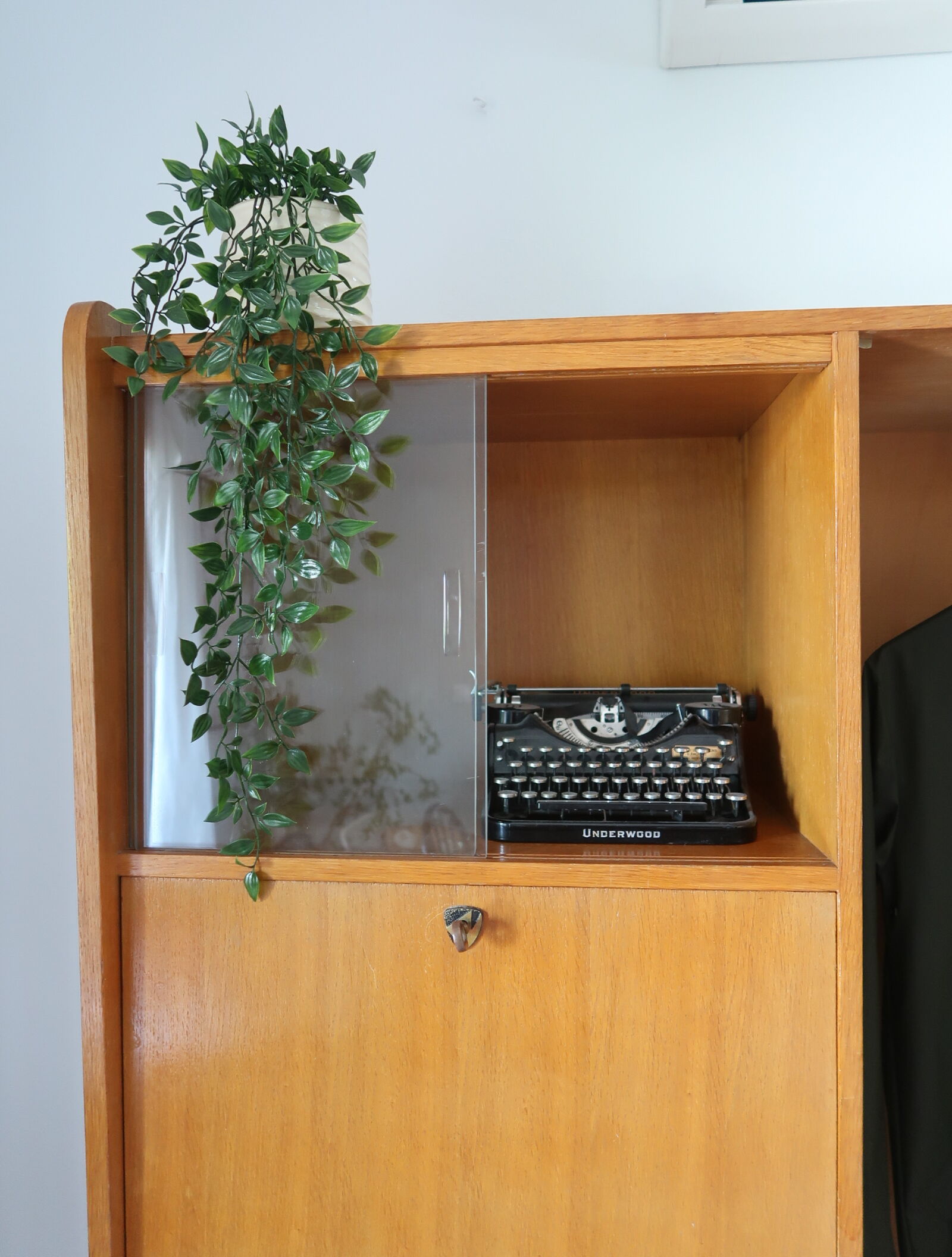 Armoire secrétaire