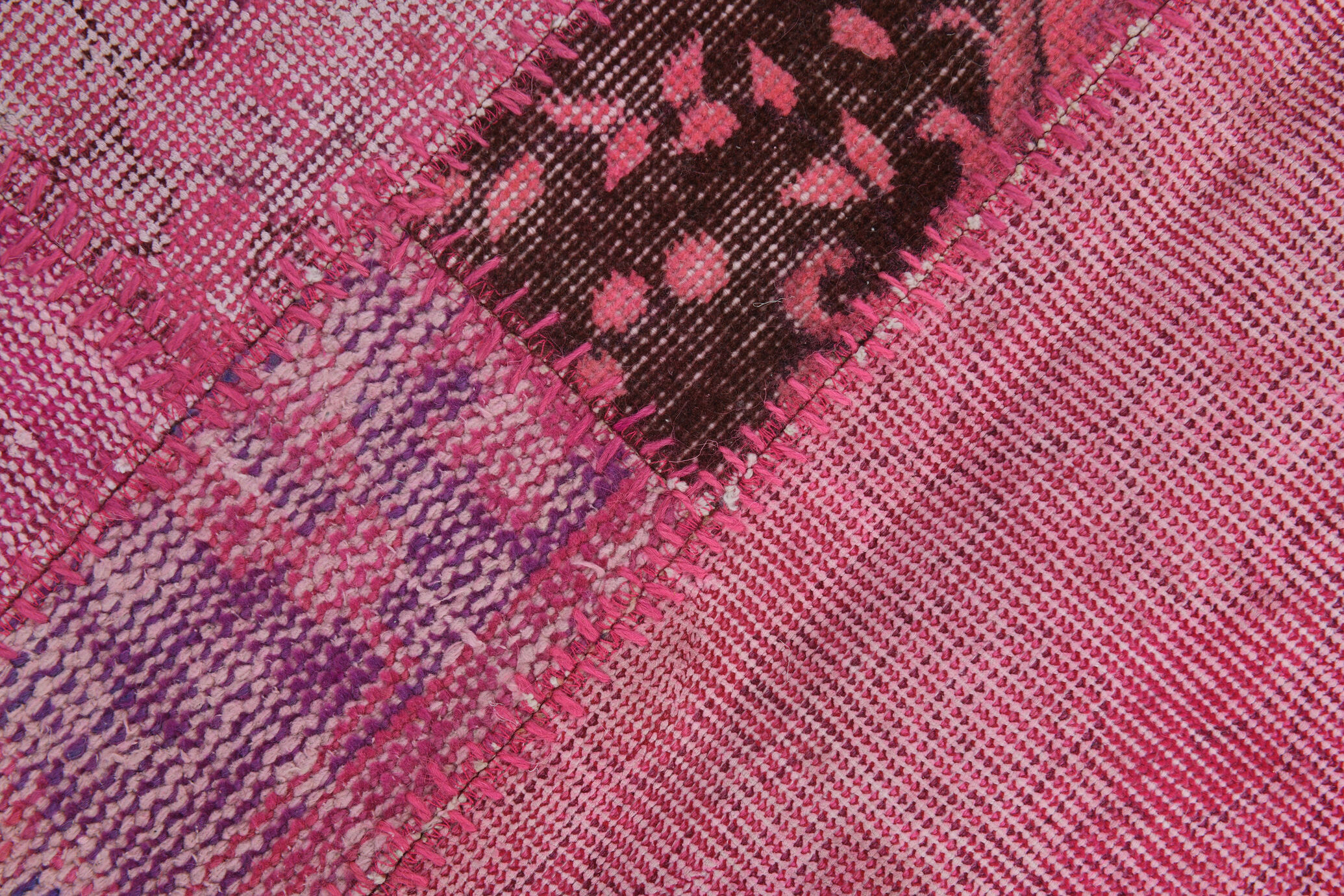 7x10 distressed pink turkish rug 300x208cm