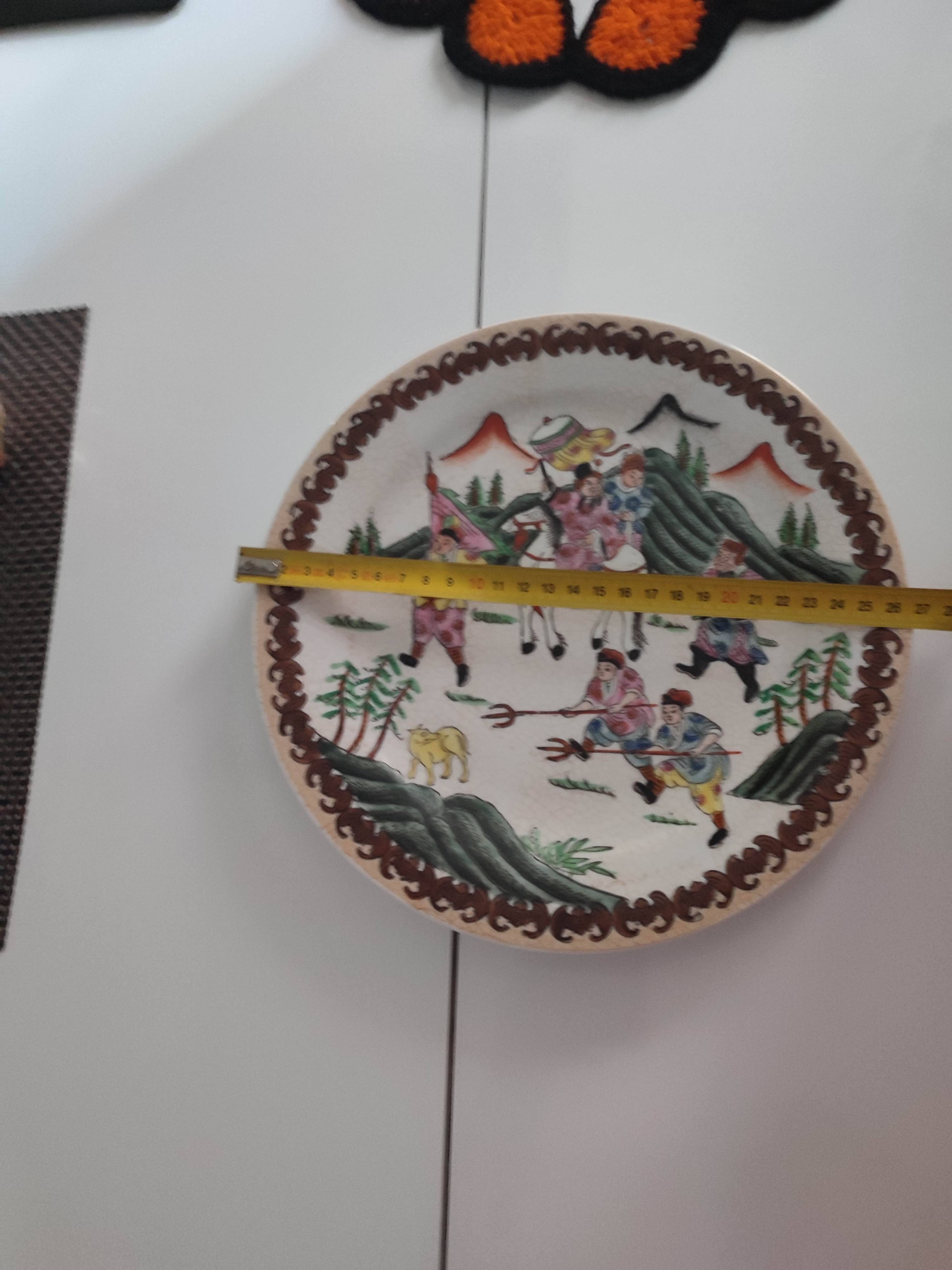 Magnificent vintage decorative plate signed in earthenware with Asian decor.