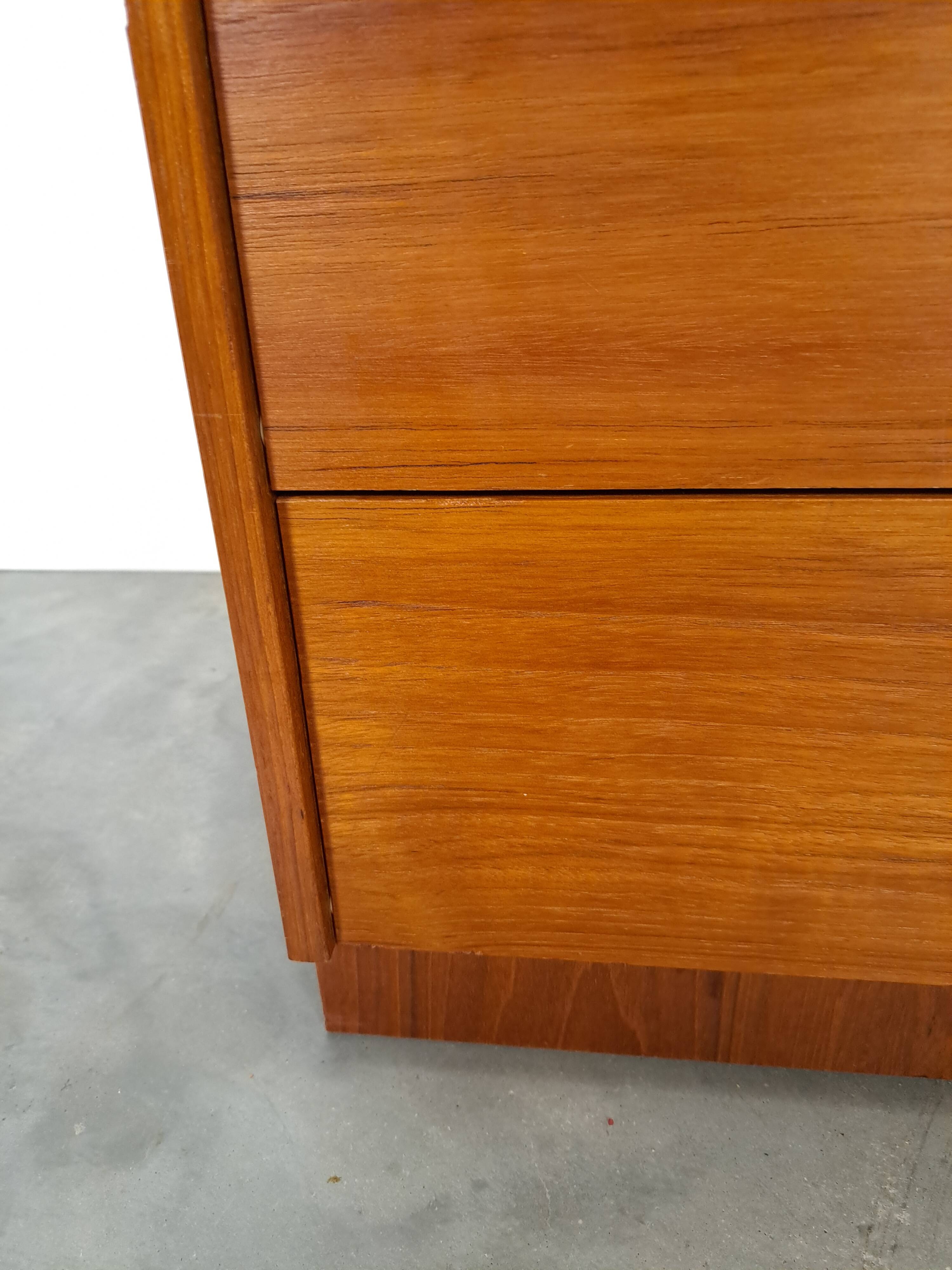 Schoenenkast met zwarte ronde grepen, nr. 1