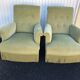 Paire de fauteuils vintage en velours vert amande