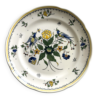 Assiette en faïence, motif floral et oiseaux peints à la main