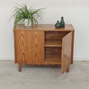 Petit buffet bas deux portes  par Frantisek Jirak chêne 1960