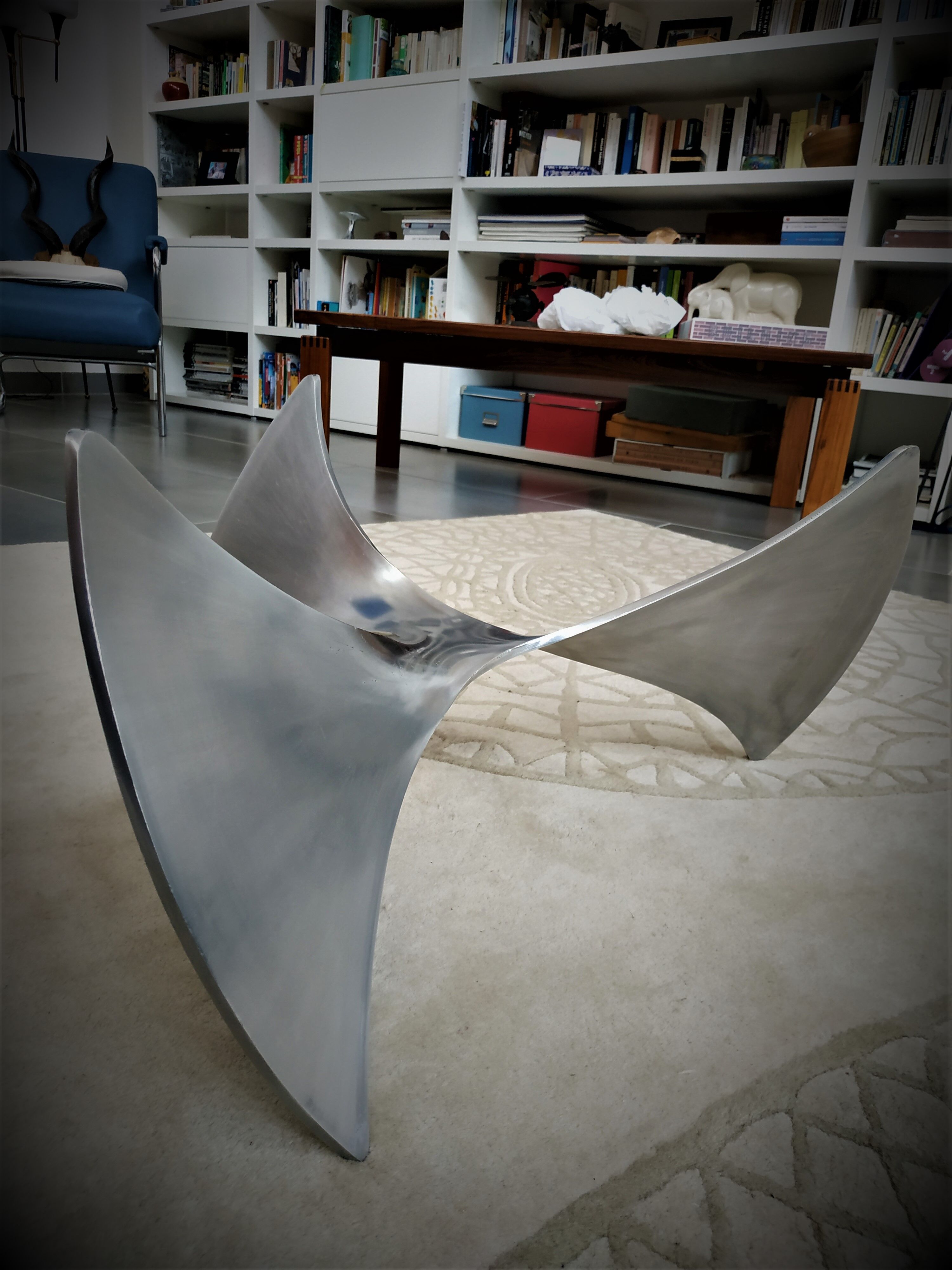 Knut Hesterberg's Propeller (propeller) aluminum round coffee table