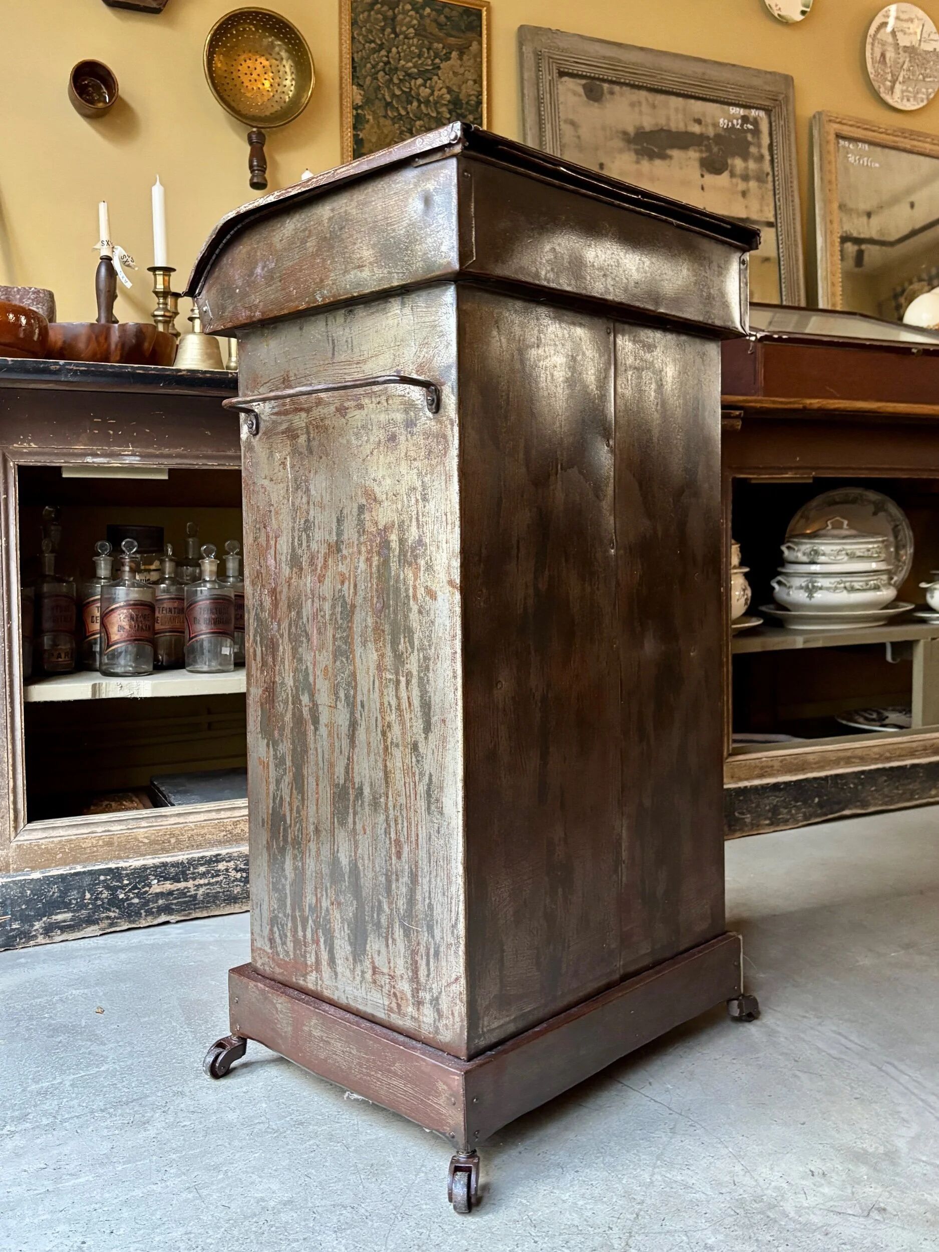Metal washstand, Napoleon III period