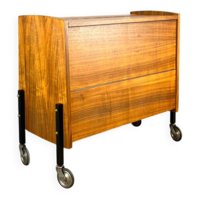 Cabinet à bar roulant avec miroirs intérieurs, noyer, années 60, vintage