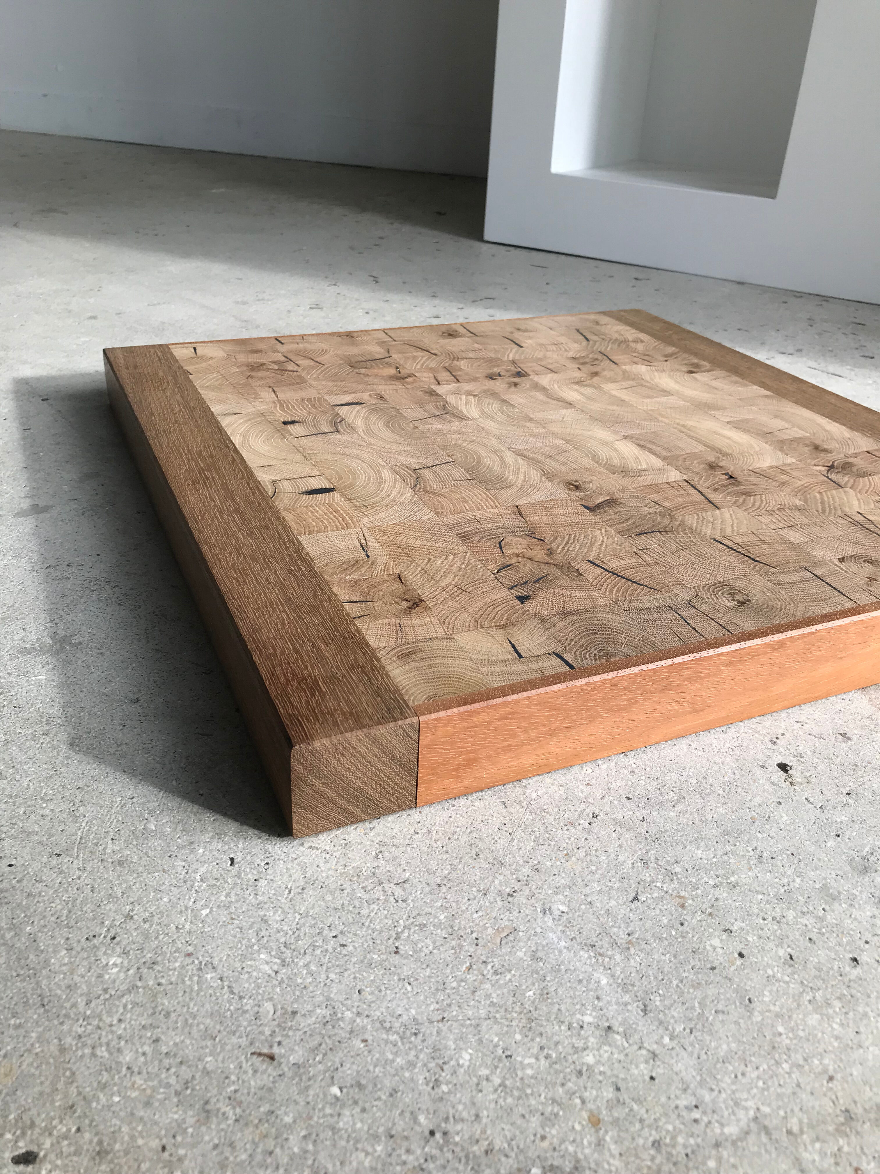 Decorative wooden top with checkerboard effect