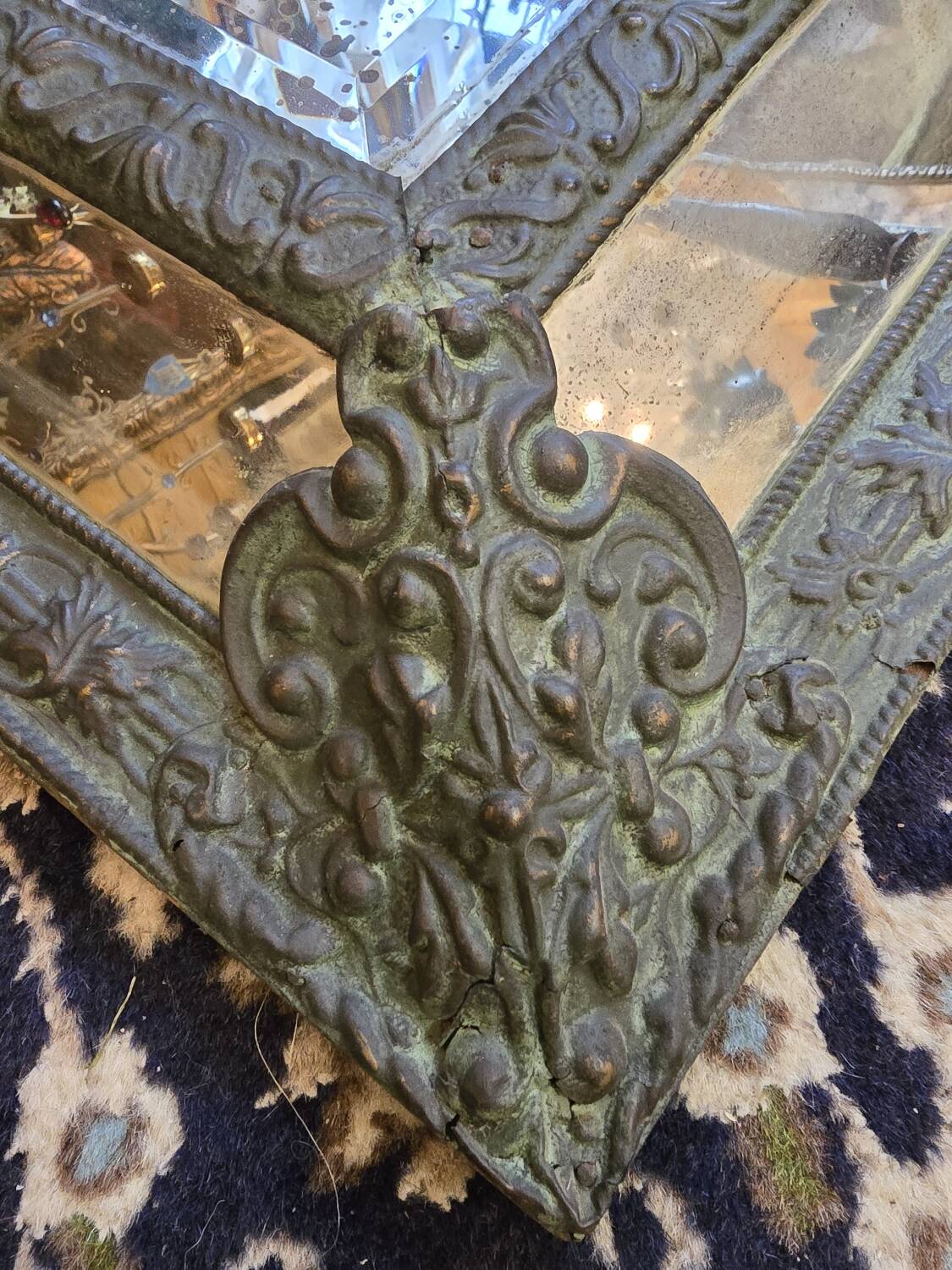 Mirror glazing beads