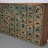 Meuble de quincaillerie industriel en pin peint, France années 1950