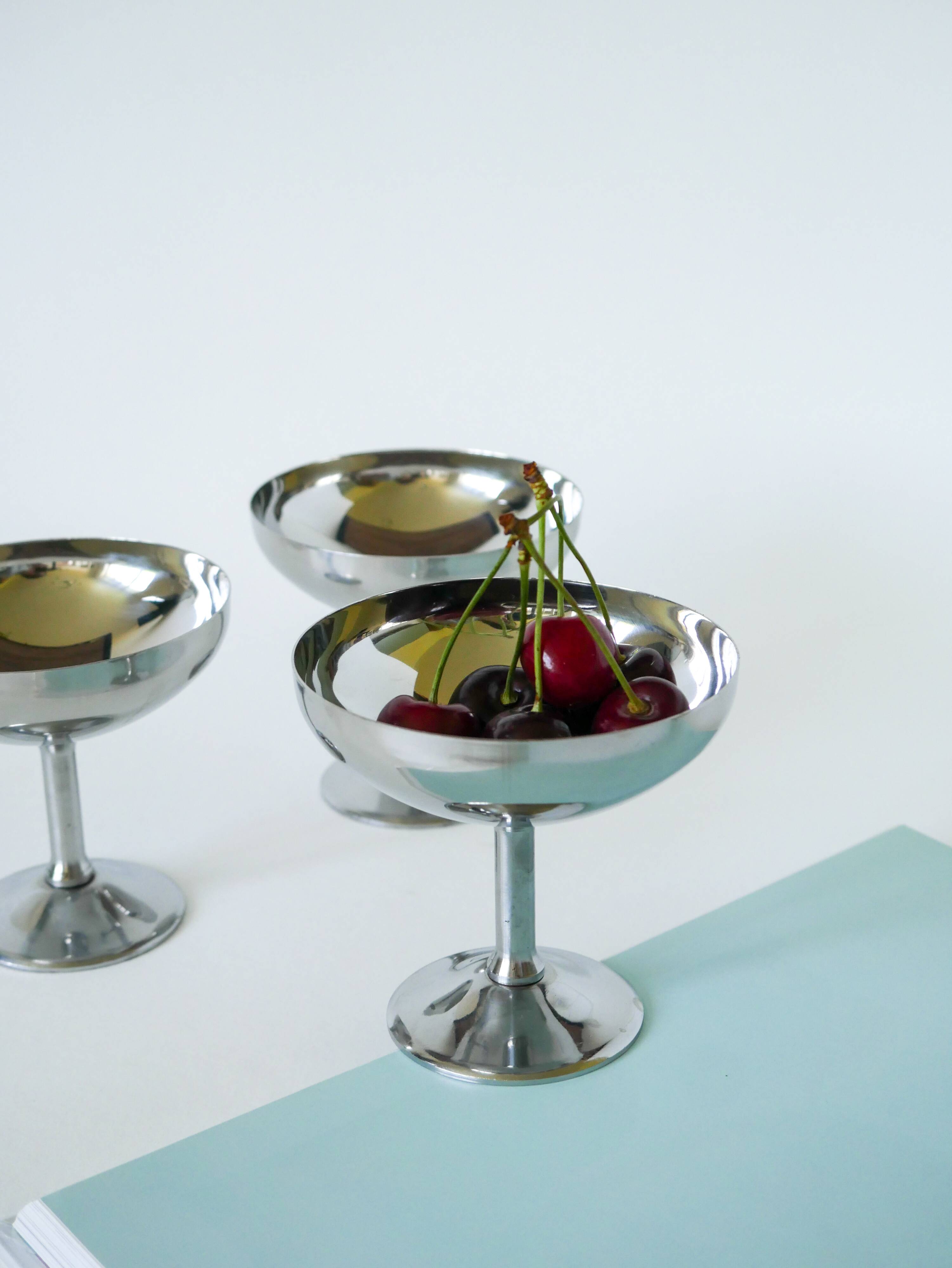 Set of 6 large stainless steel bowls, Tall, Design, 1970, 10 x 10 cm
