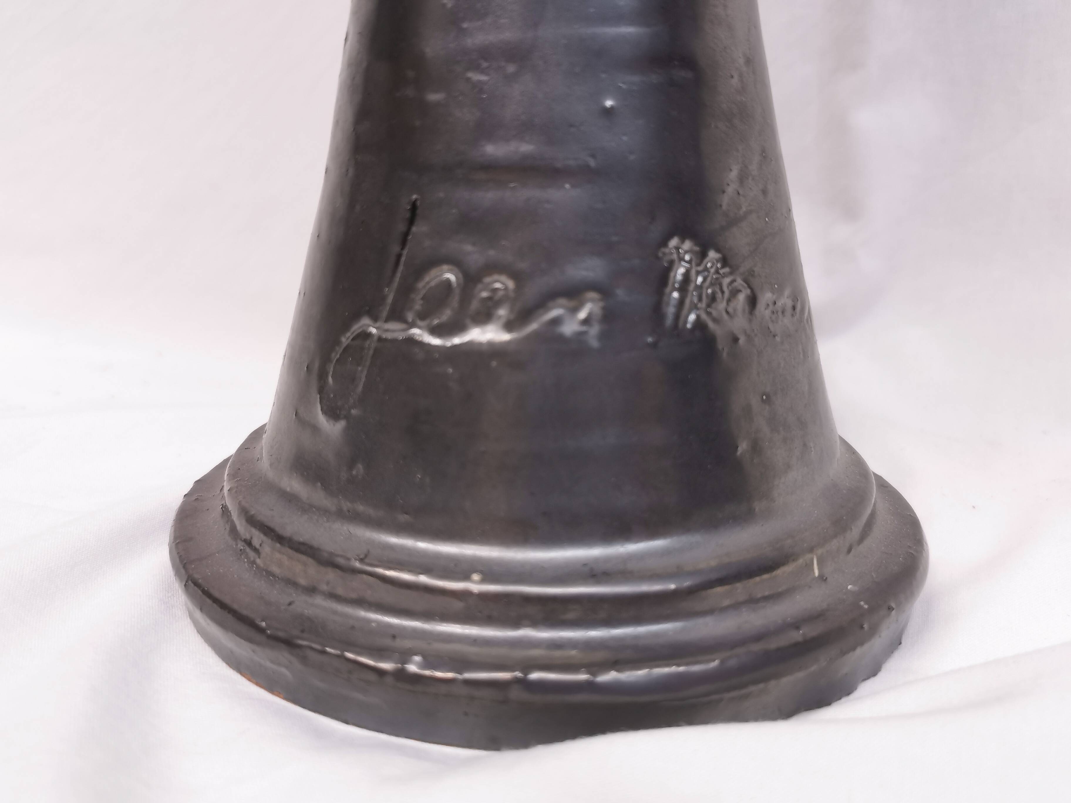 Grande aiguière / bougeoir, vase . céramique signée jean marais