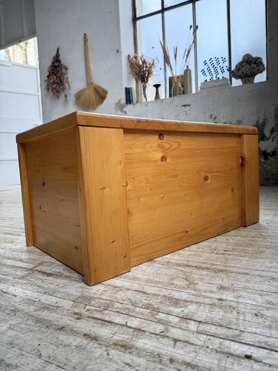 Chest or coffee table Perriand Les Arcs 1800