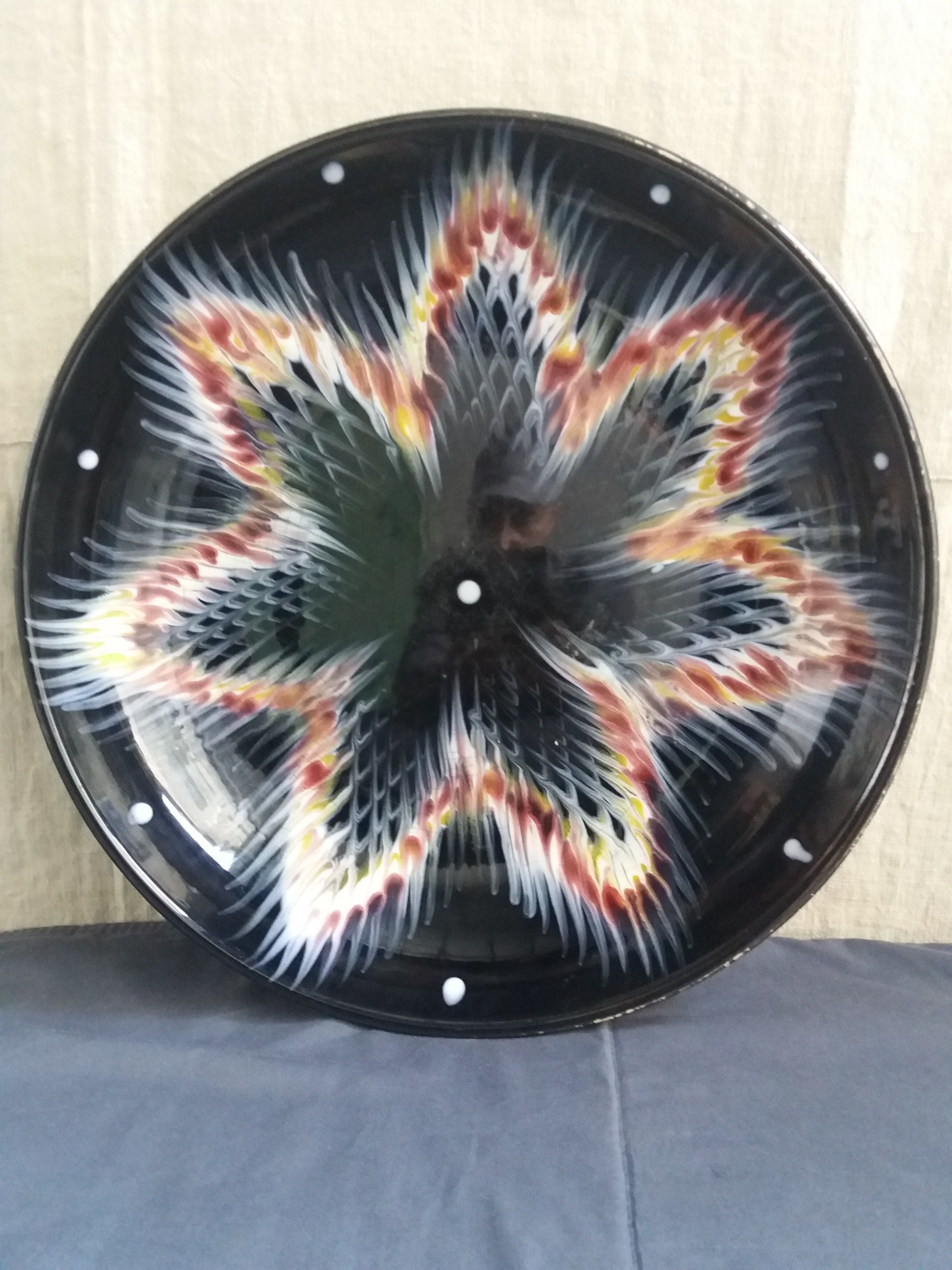 Great vintage cut has modernist décor