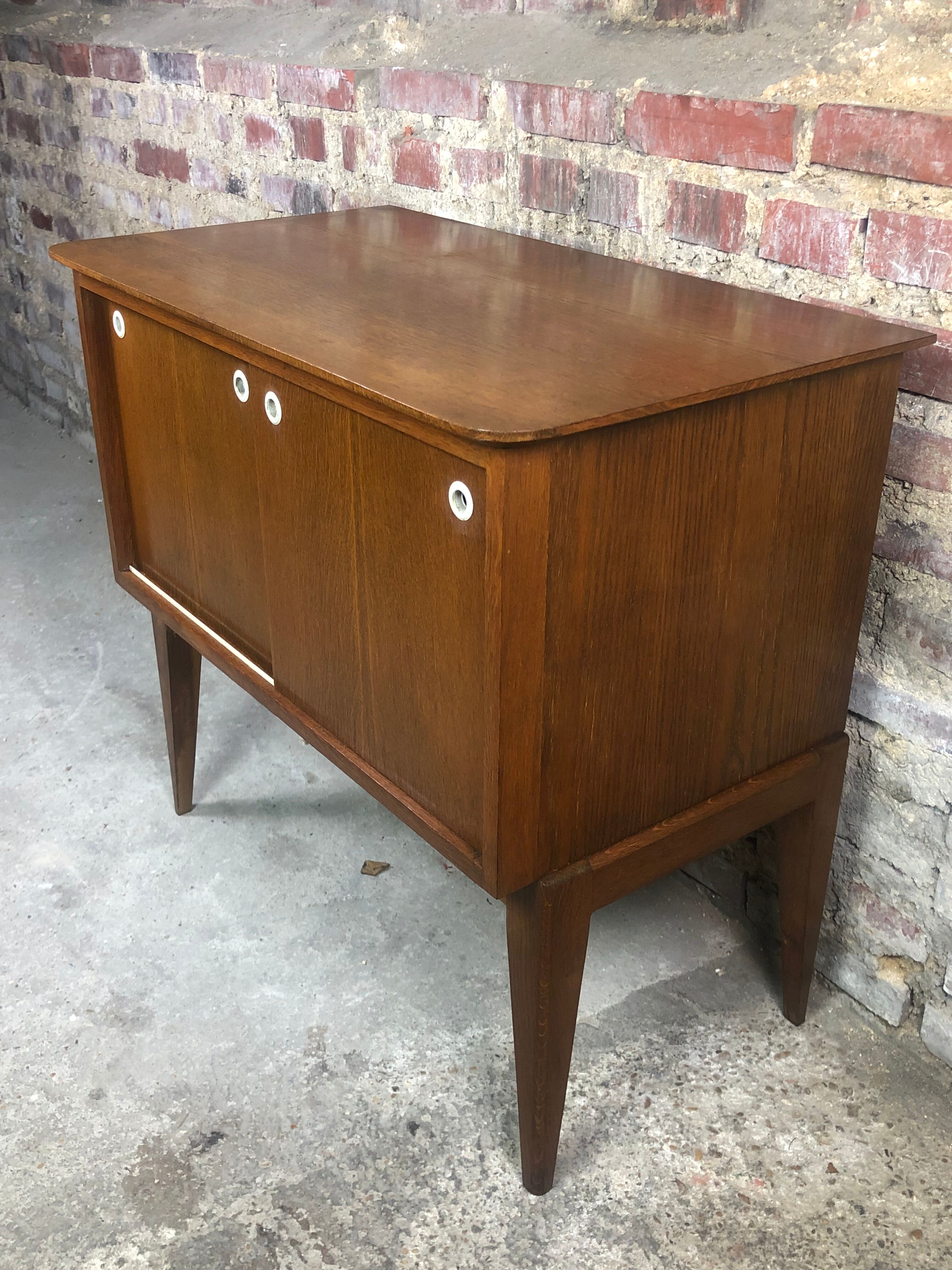 Music in vintage oak 60