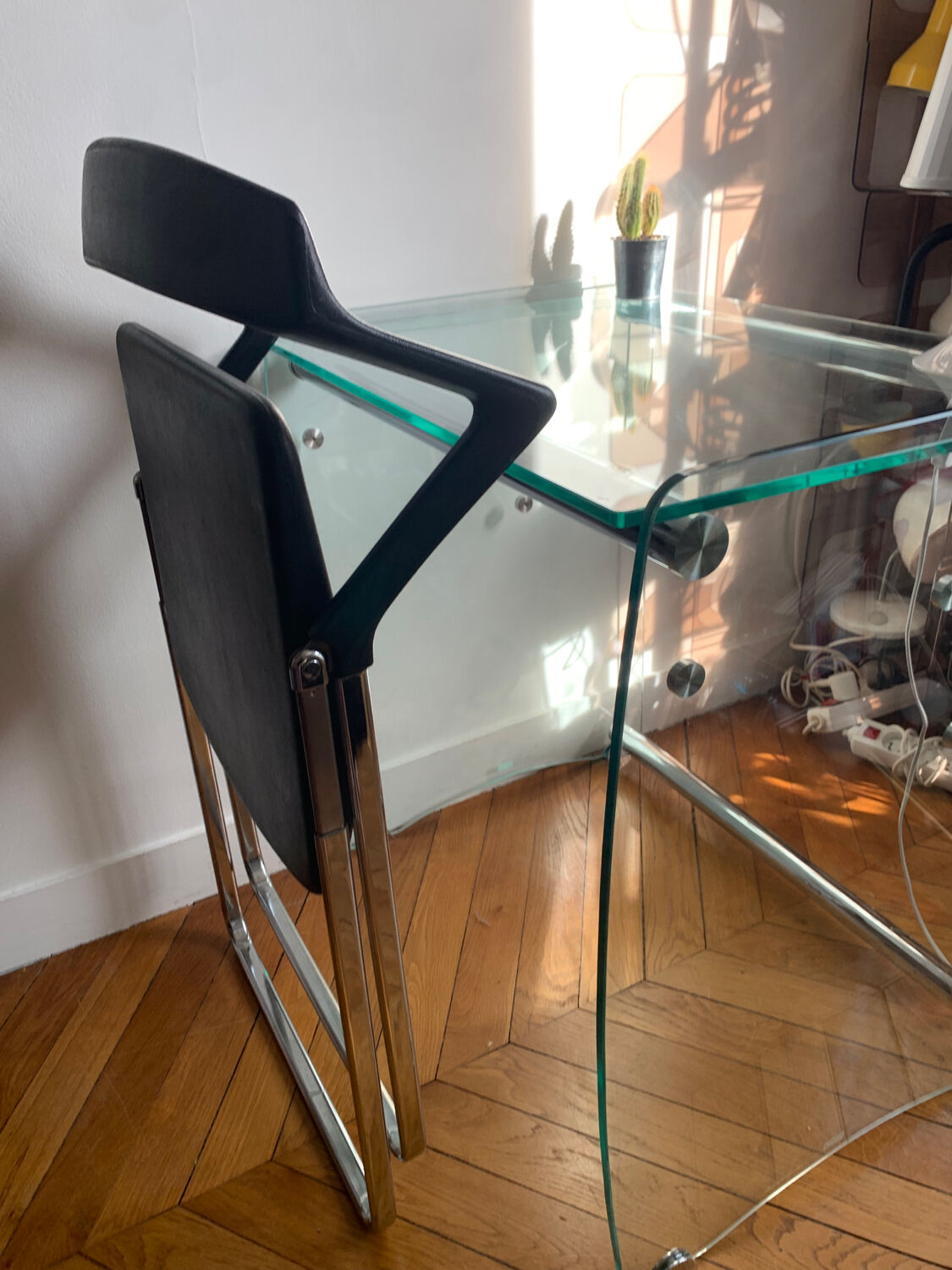 Arch folding chairs