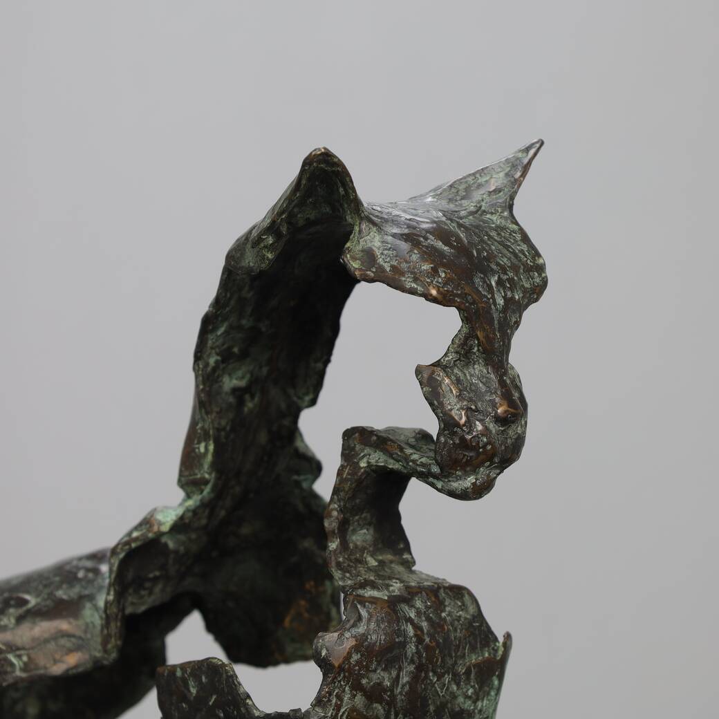 Artistic Sculpture in Bronze – Majestic Cat