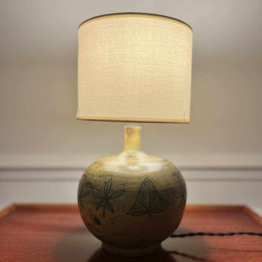Lampe beige en céramique de Jacques Blin