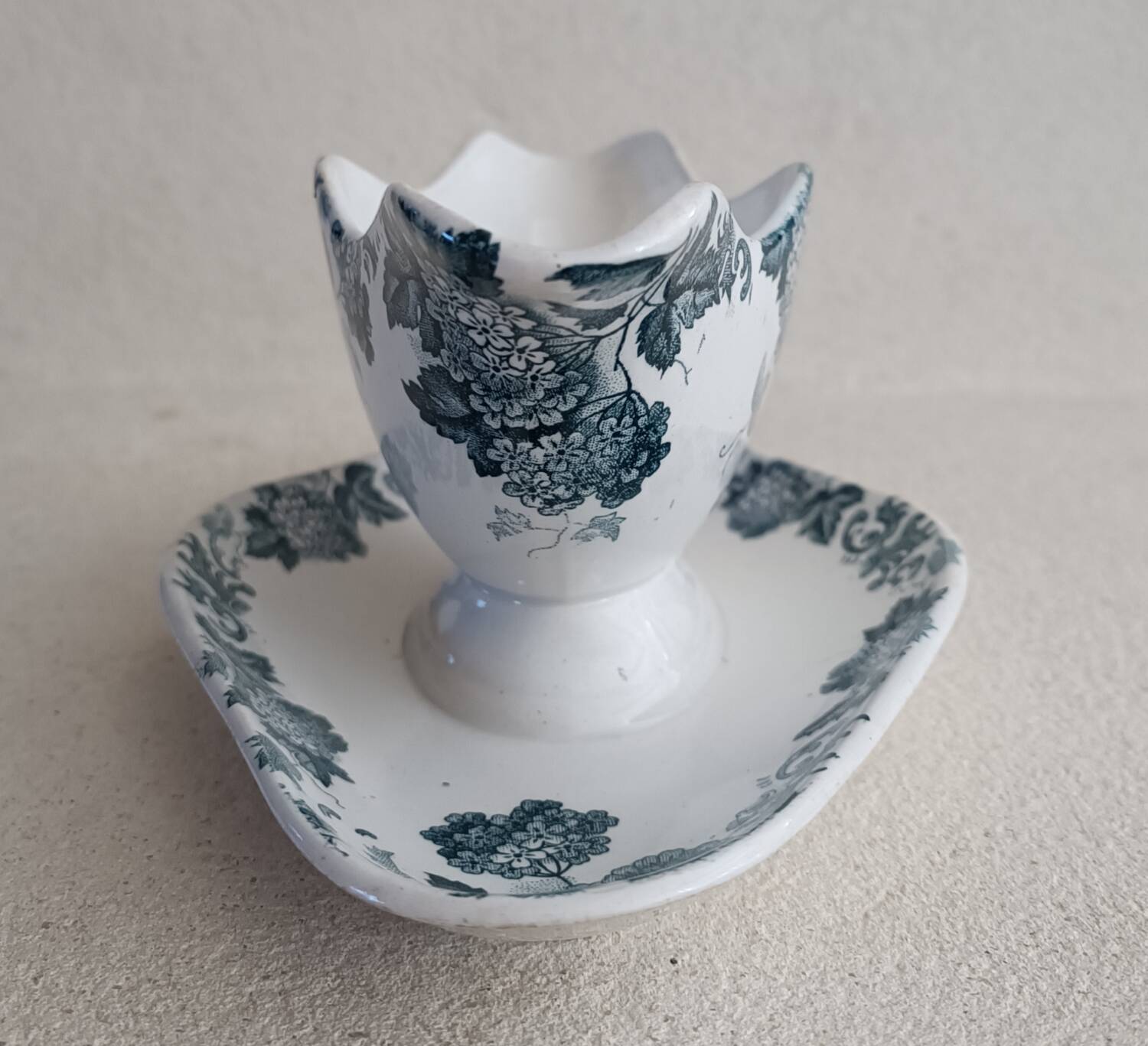 Iron earth gravy boat Snowball