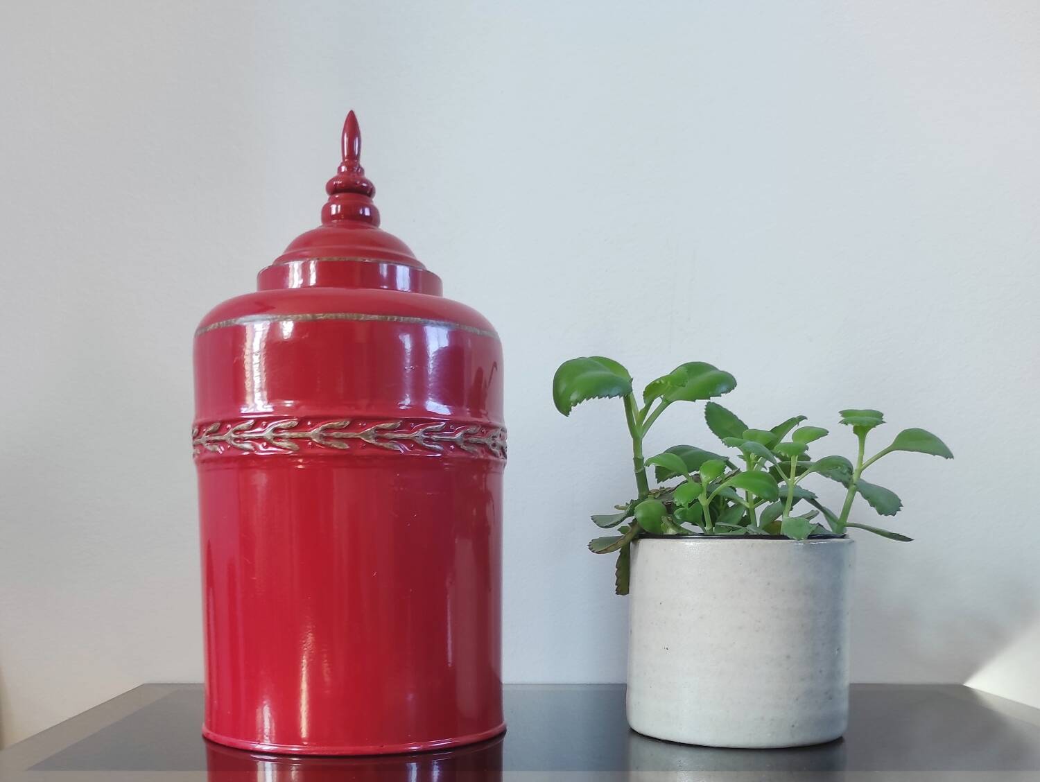 Large decorative red lacquered metal teapot - Vintage Asian style