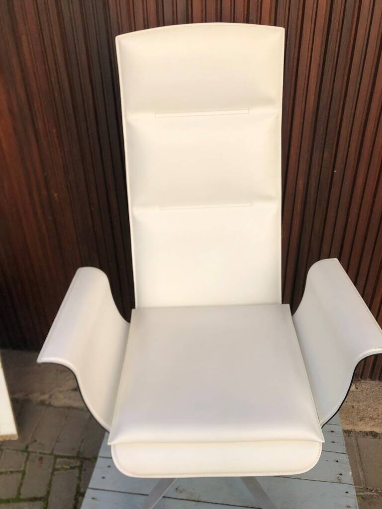 Wing Mariani executive chair