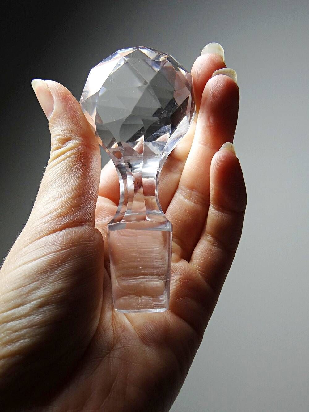 Antique crystal decanter from Nancy, engraved, circa 1920-1930.