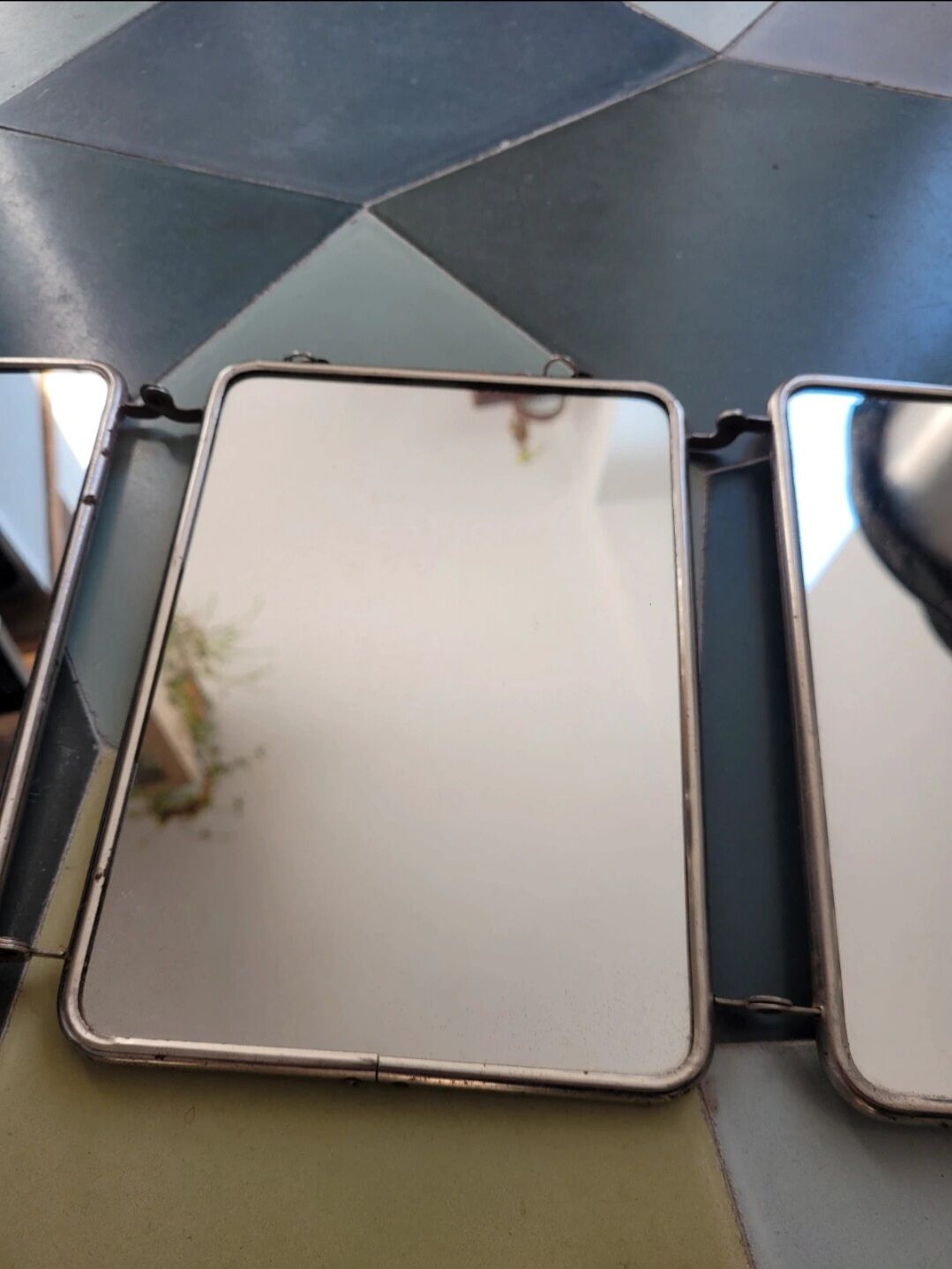 Barber's triptych mirror