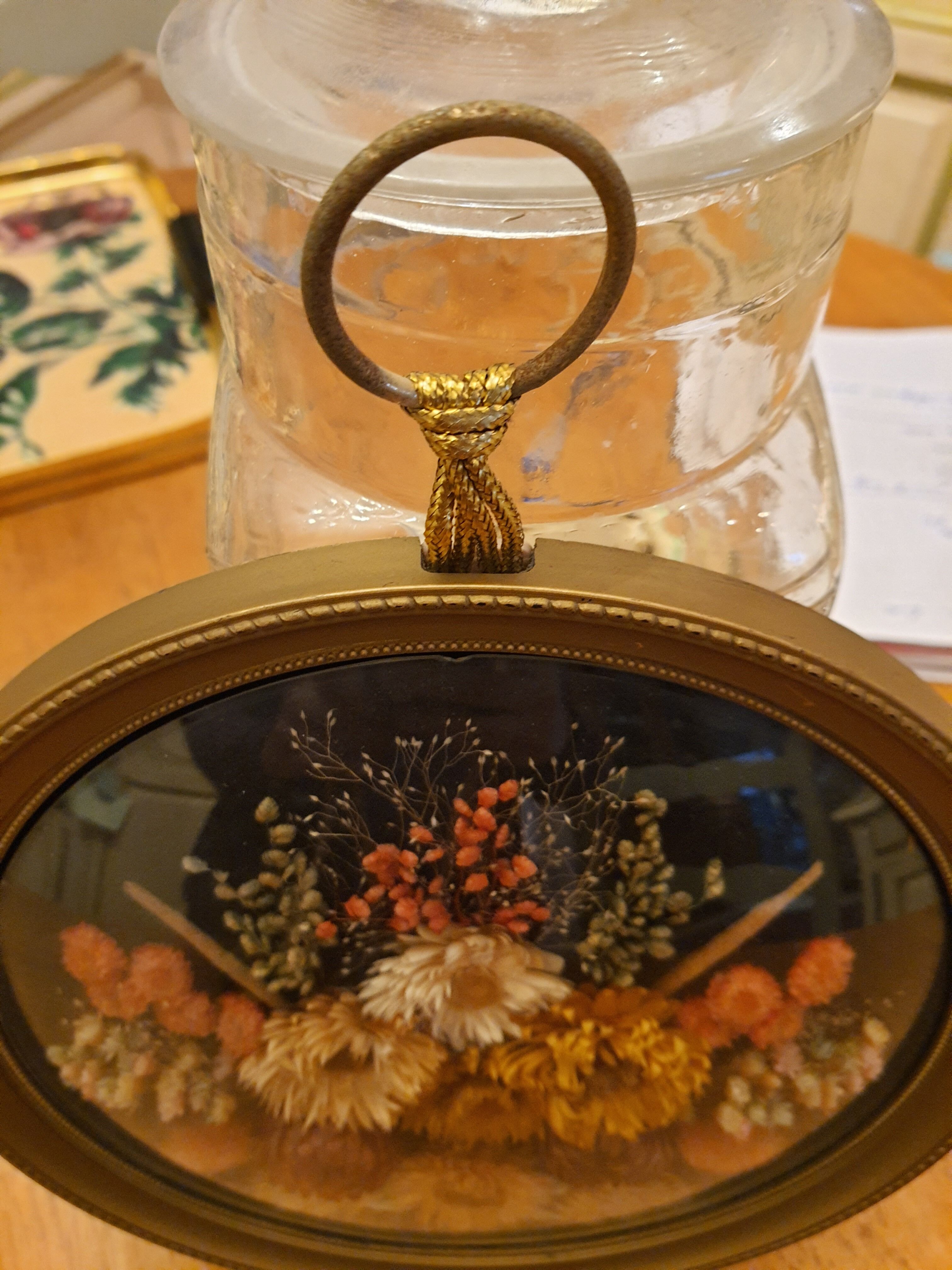 Vintage round frame dried flowers