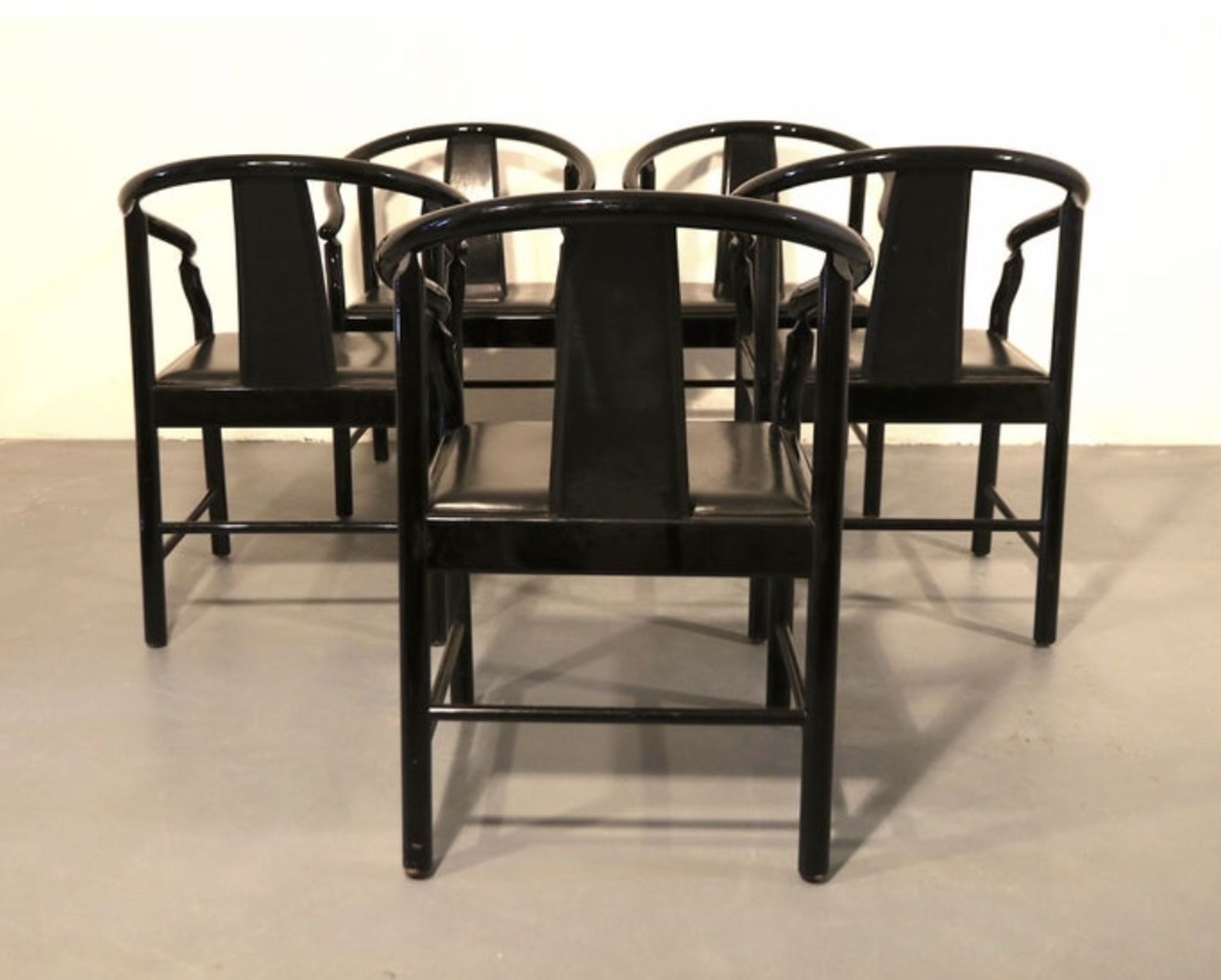Set of 5 black lacquered leather dining chairs similar to China Chair Wegner