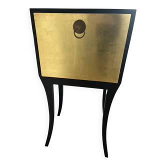 Black and gold leaf secretary
