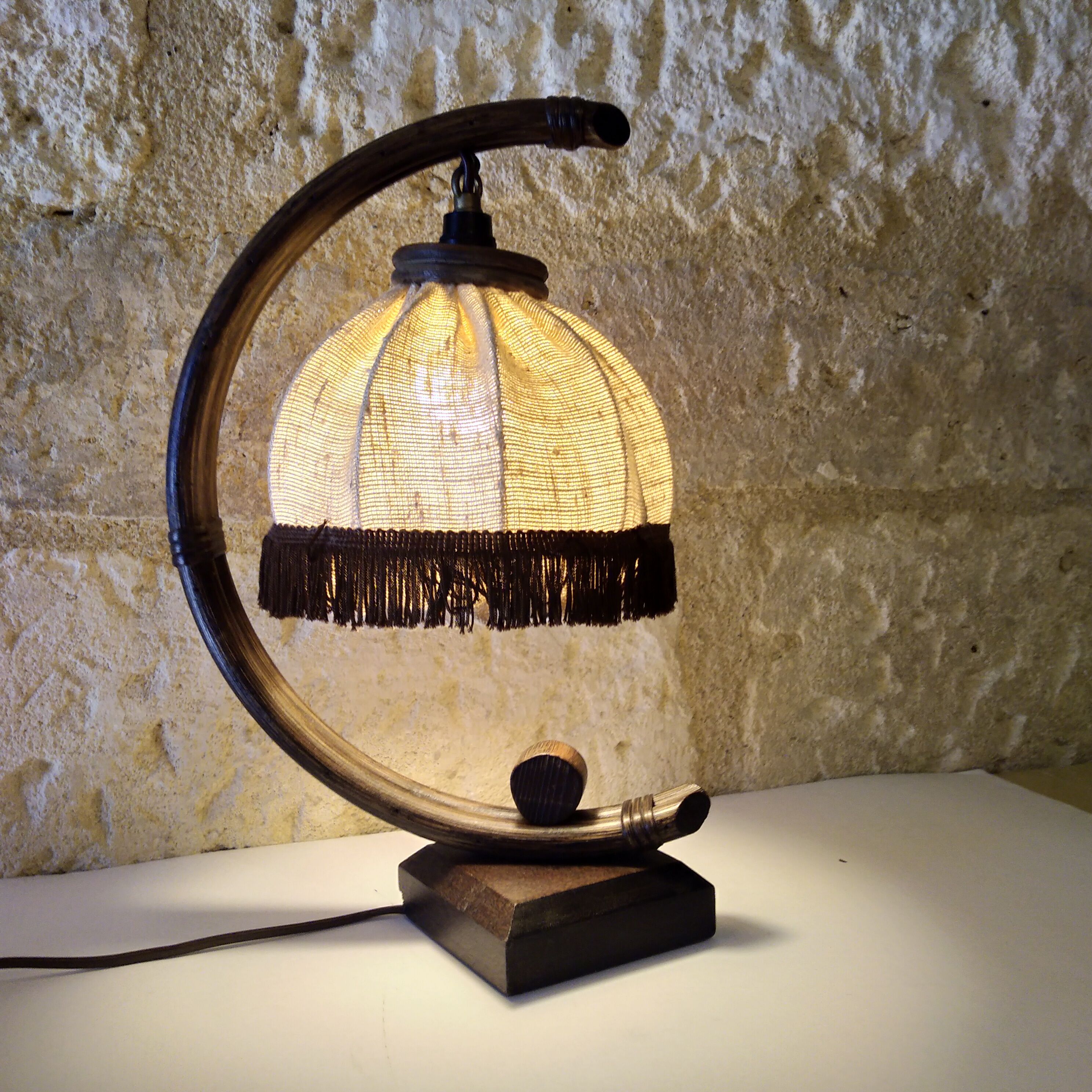Vintage rattan bow lamp