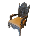 Indian throne chair in carved red wood - Buddhist / Hindu.