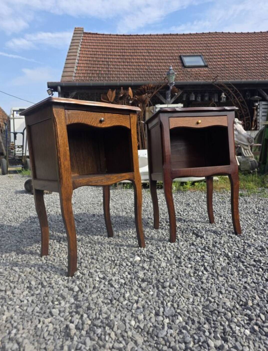 Paire de tables de chevet style Louis XV en chêne