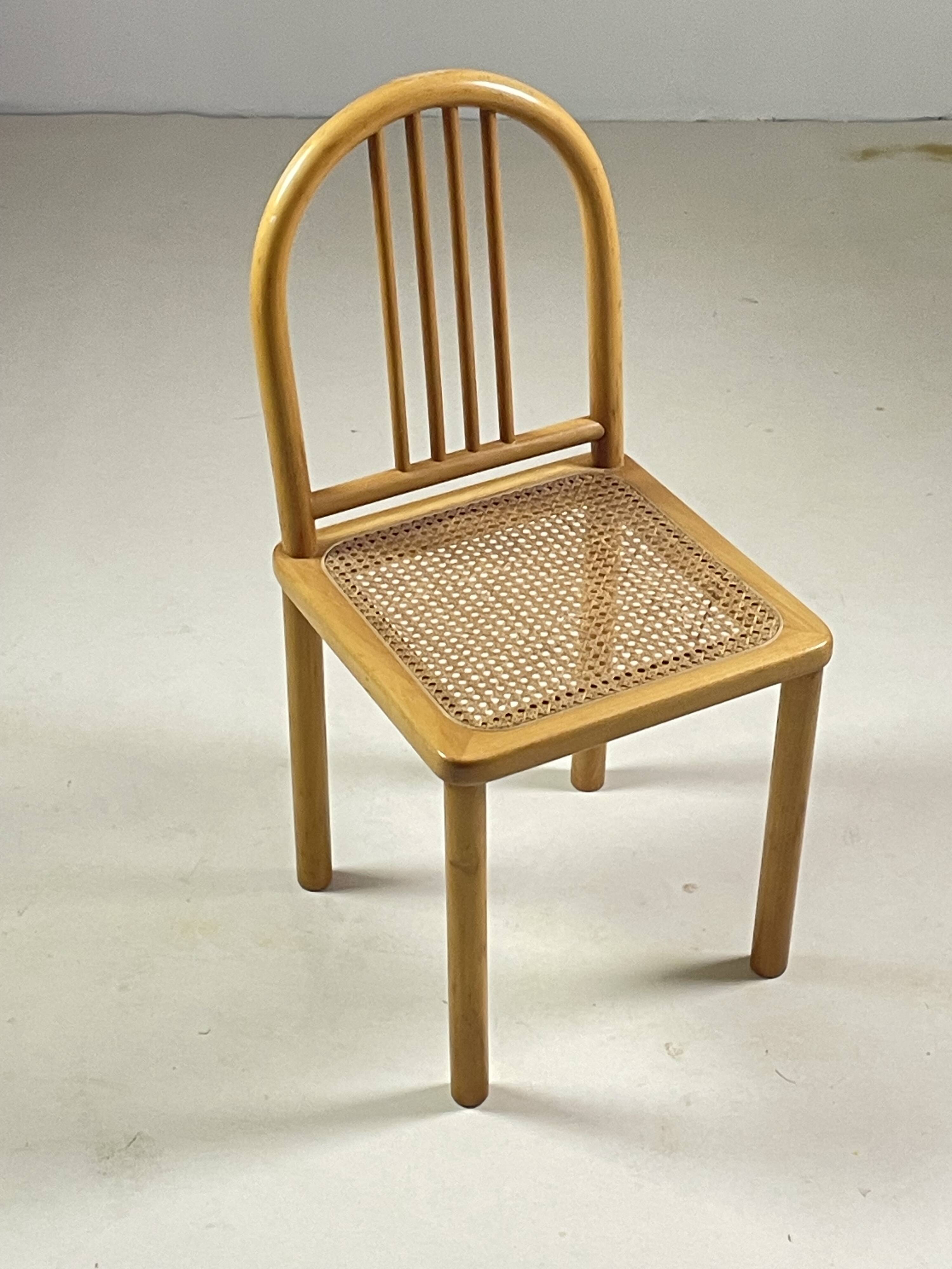Chaise vintage en bois et cannage