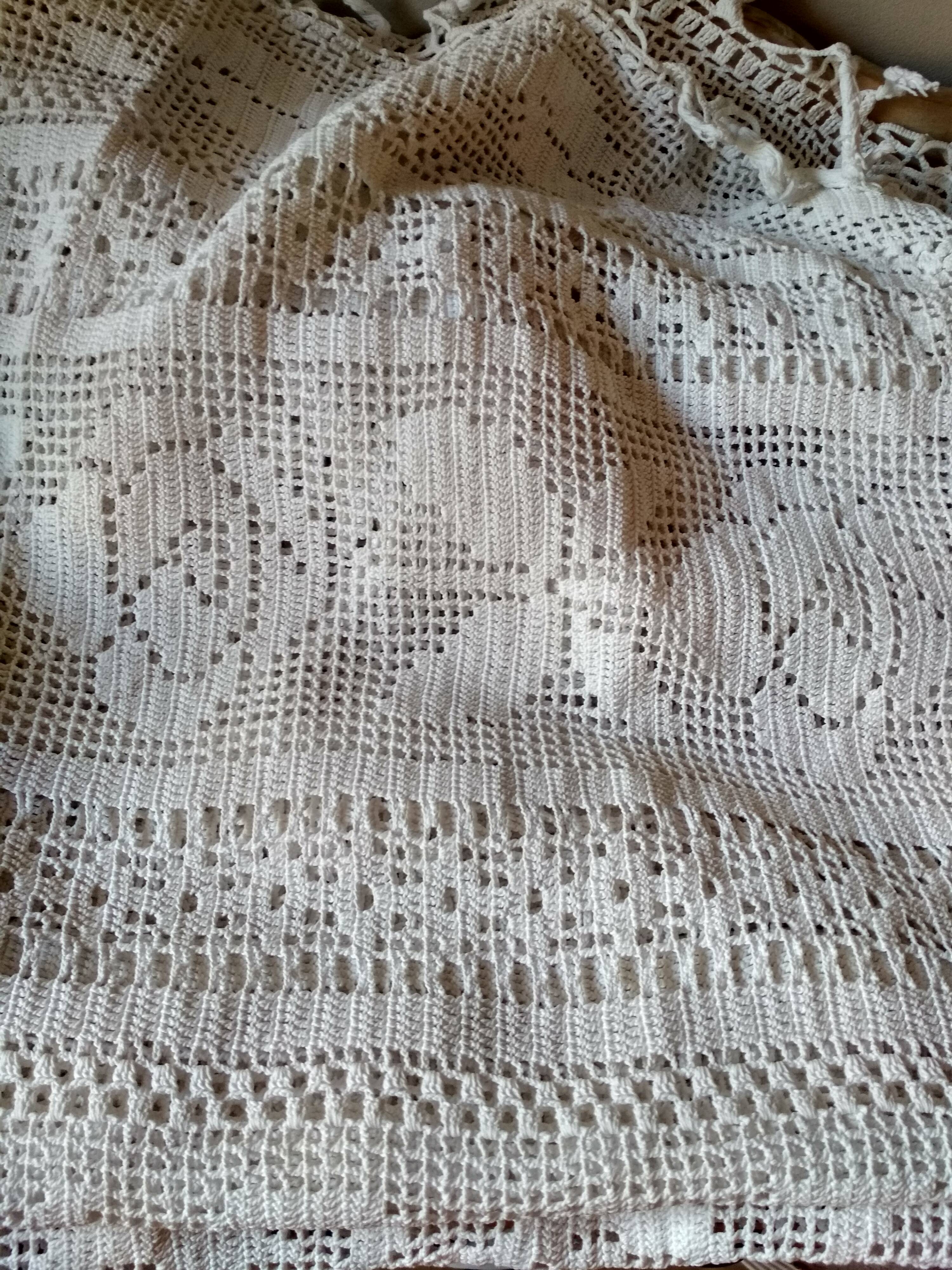 White cotton bedspread, Old crochet bed throw with flower patterns