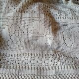 Dessus de lit en coton blanc , Ancien jeté de lit en crochet  motifs fleurs