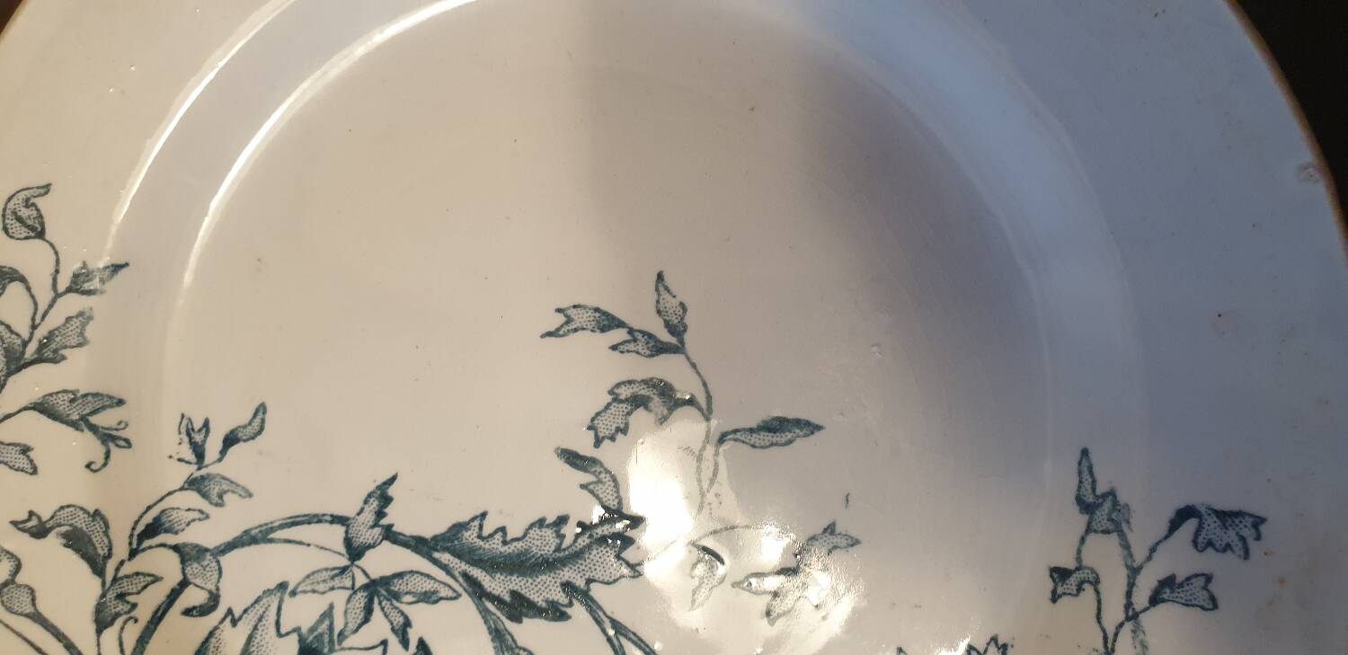 Six earthenware dinner plates from Grigny