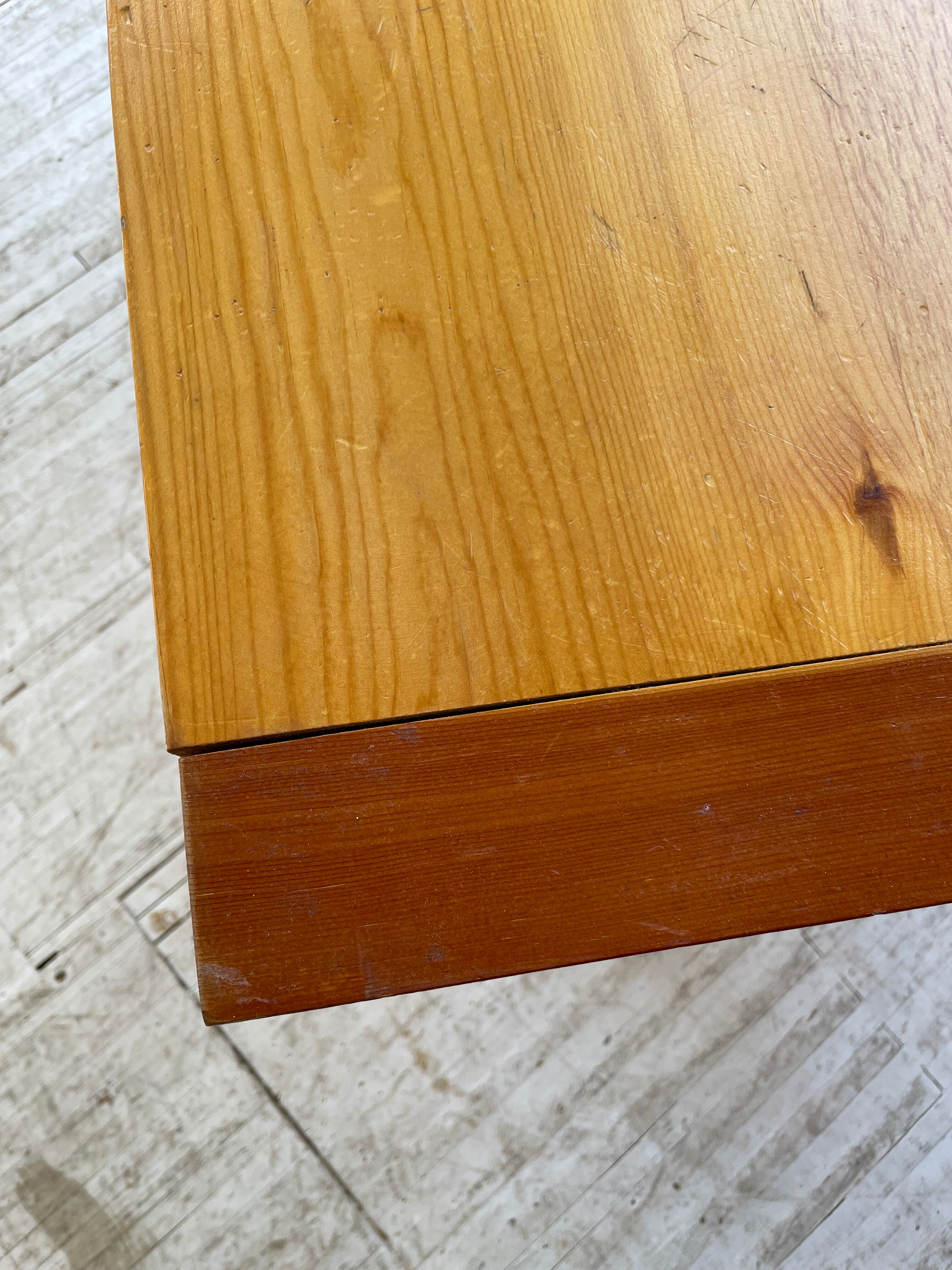 Mountain furniture table in pine 2m