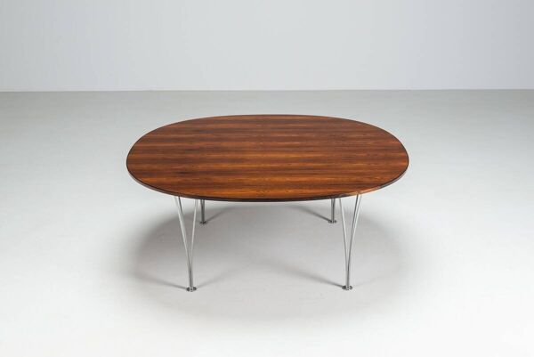 Table basse Superellipse de Piet Hein et Bruno Mathsson, Fritz Hansen, Danemark, 1968.