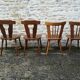 Chaises de bistrot dépareillées