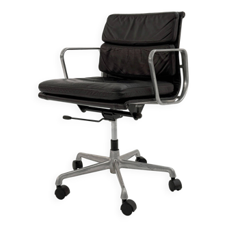 Soft Pad EA217 leather office chair by C. & R. Eames for ICF, 1970