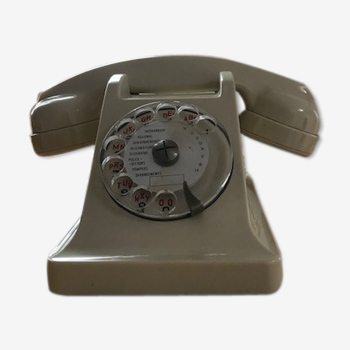 Vintage phone in Bakelite