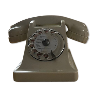 Vintage phone in Bakelite