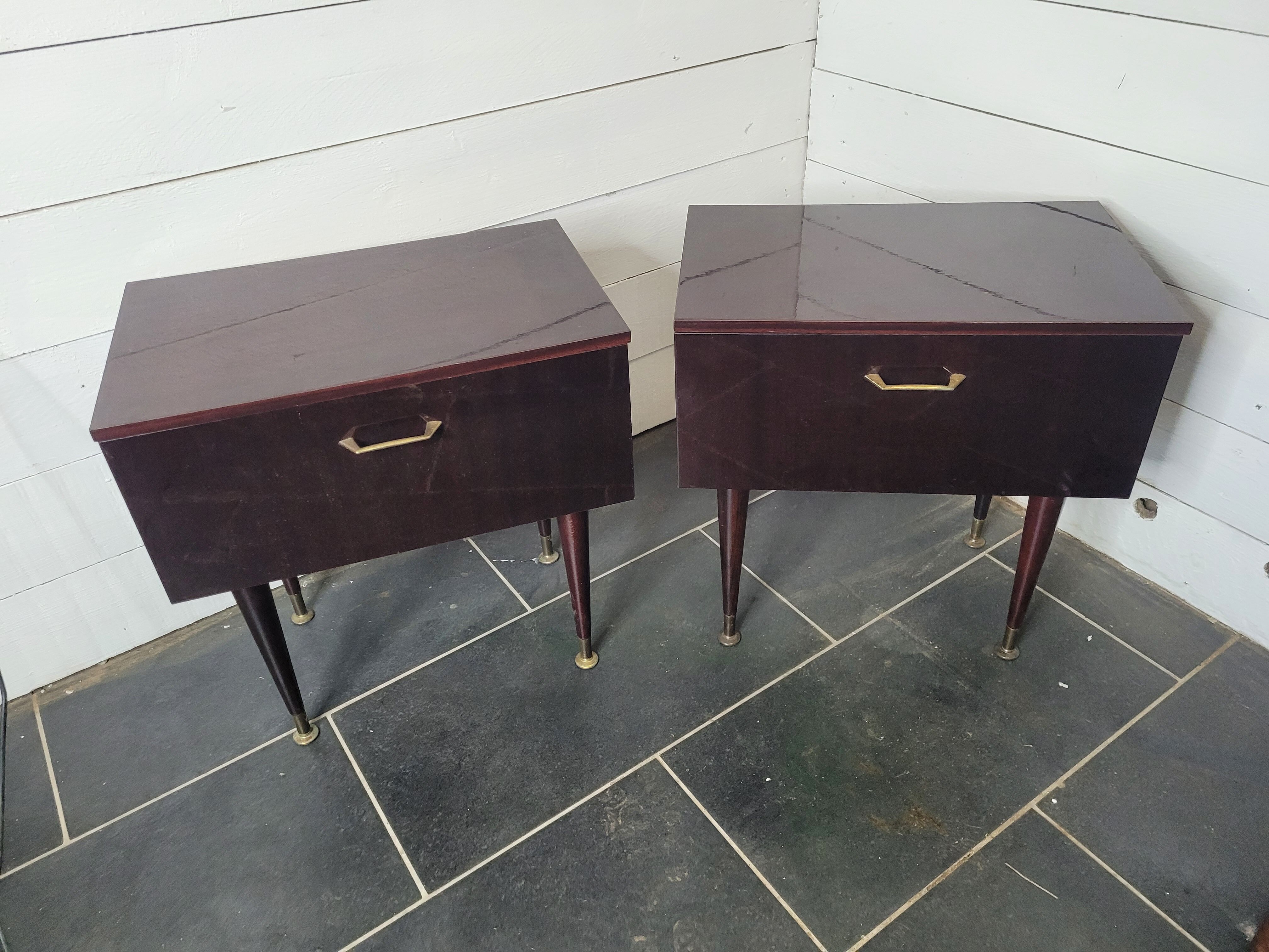 Paire de tables de chevet en acajou