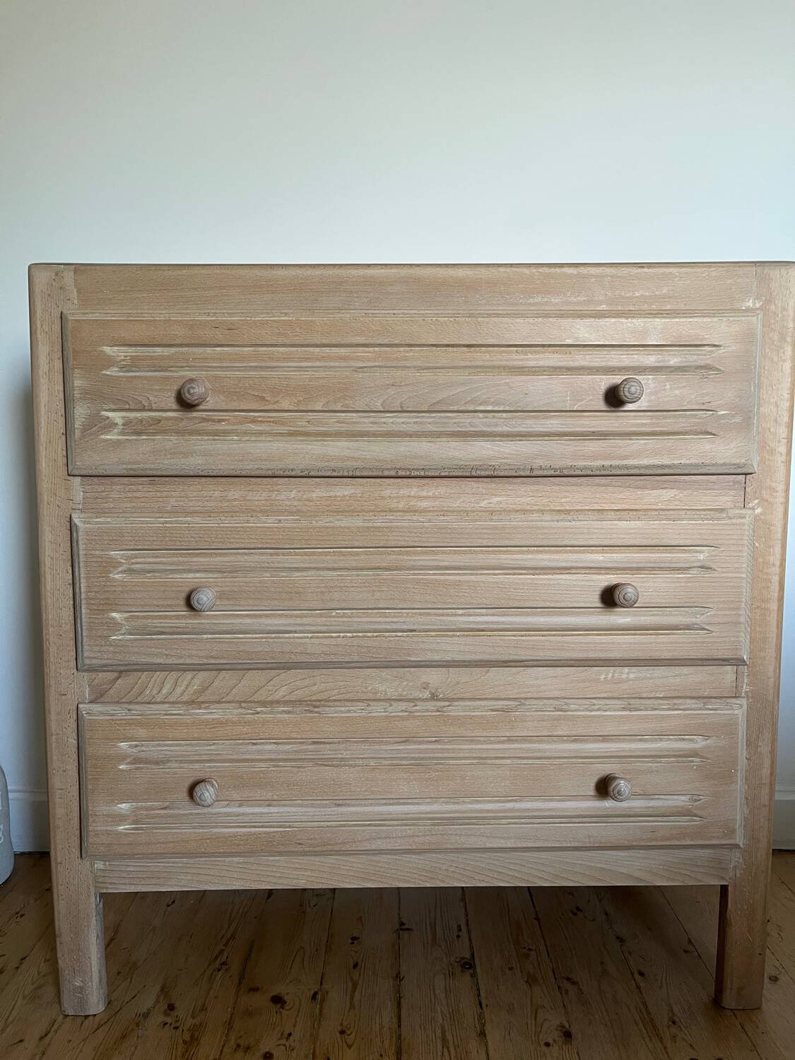 Commode en sapin patiné – 3 tiroirs