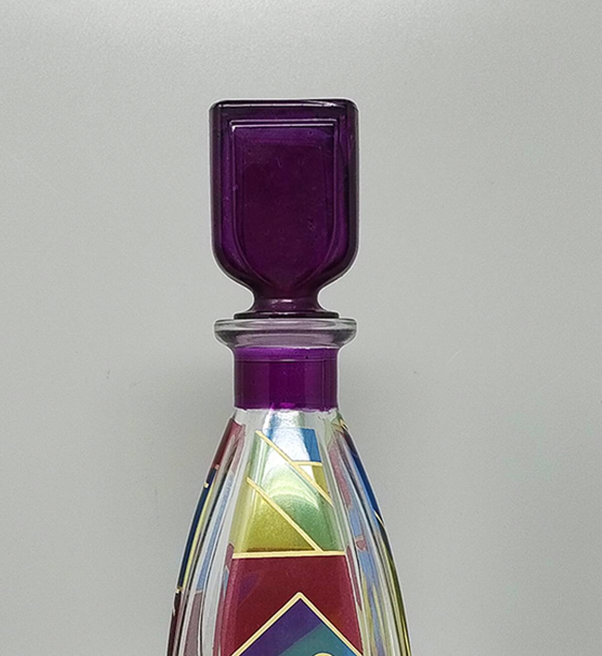 Carafe ou bouteille décorative d'exception des années 1970, signée Luigi Bormioli. Fabriquée en Italie.
