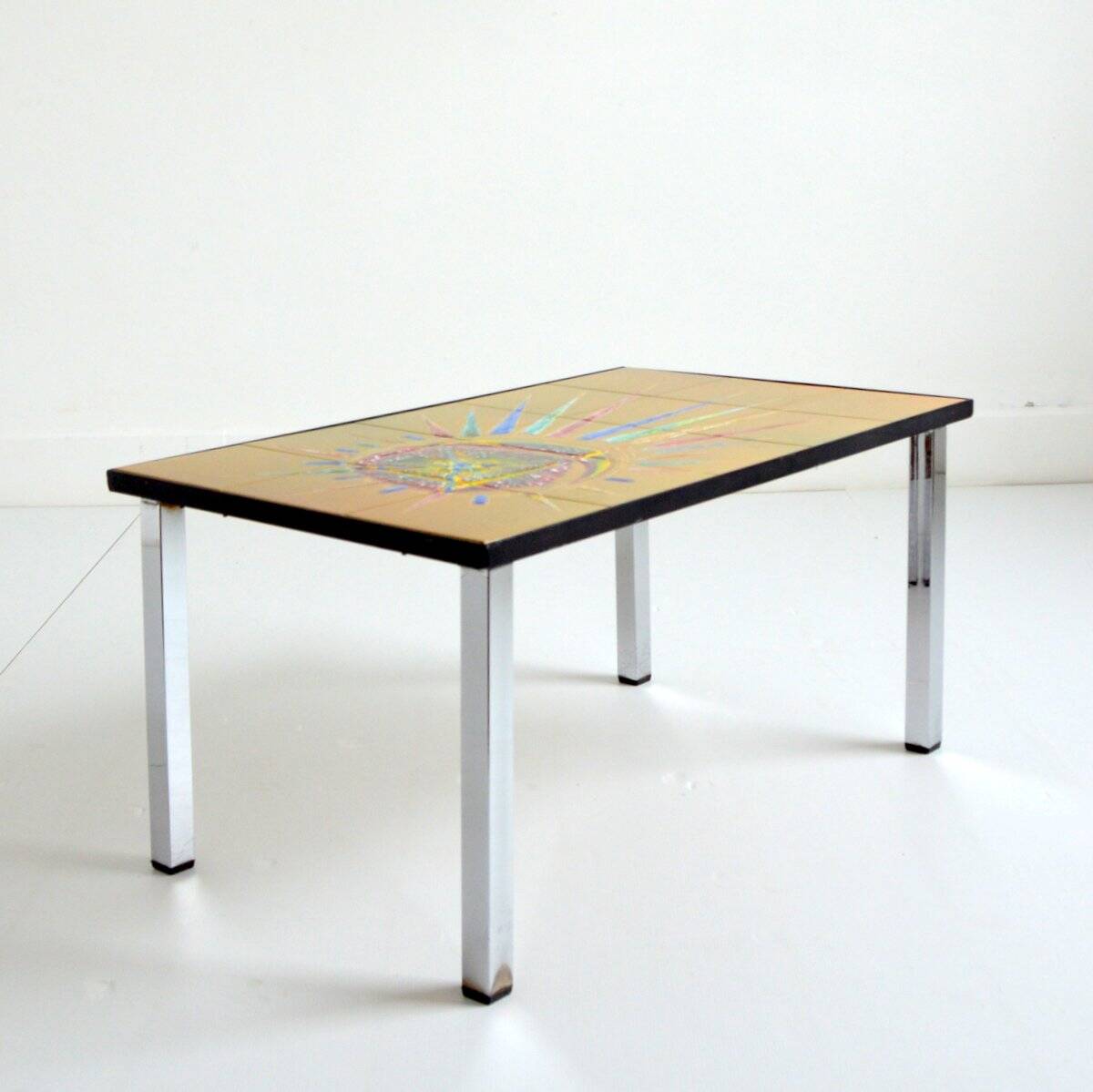 Coffee table / End table / Vintage 1960s hand-painted ceramic